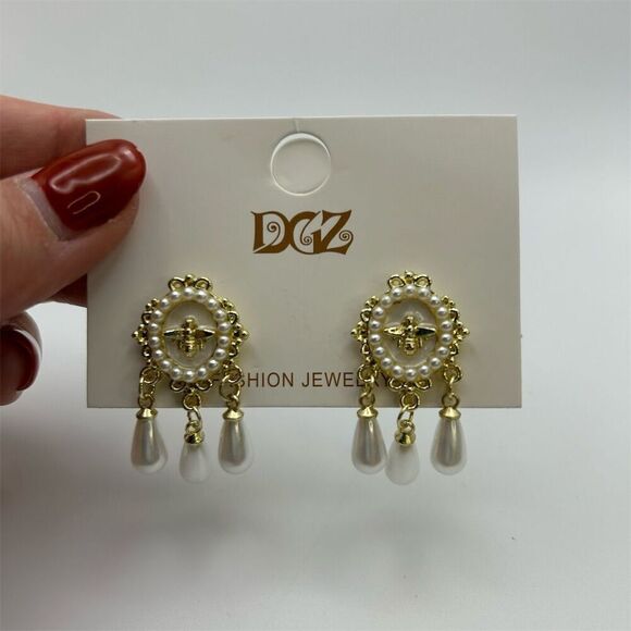 Gold Tone Bee Motif Faux Pearl Drop Stud Dangle Earrings Classic Ornate Pretty - Picture 5 of 8